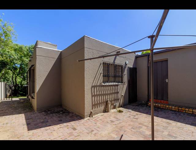 2 BEDROOM TOWNHOUSE FOR SALE IN ROODEKRANS